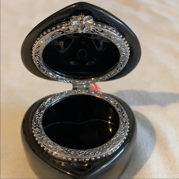 Barbie 💯 Authentic - Picture 2 of 4